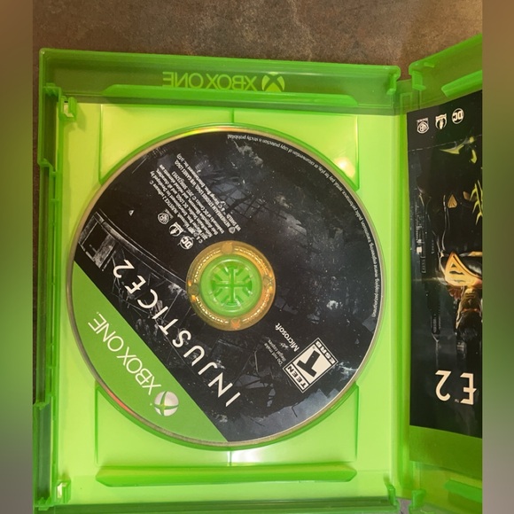 Injustice 2 Microsoft Xbox One Video Game Like New Condition with Manual - Picture 3 of 3
